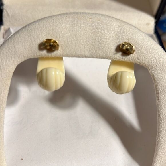 Avon Vintage Ivoryesque Pierced Earrings Hoops Acrylic - Picture 2 of 3